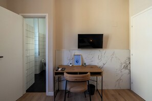 Kamar Triple Klasik | Meja kerja, ruang kerja ramah laptop, Wi-Fi gratis, dan seprai linen