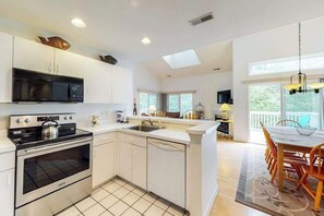 Fridge, microwave, oven, stovetop - Sea Colony Tennis 2nd-floor condo with pool, tennis court, & basketball court (Bethany Beach)