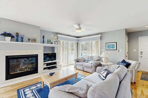 TV, fireplace, offices - Sea Colony Tennis 1st-floor condo sauna & pool (Bethany Beach)