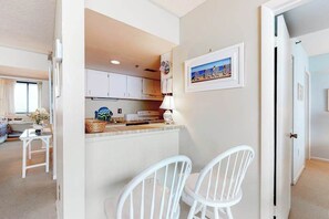 Interior - Sea Colony Ocean 8th floor condo w/ free WiFi, shared sauna, and tennis court (Bethany Beach)