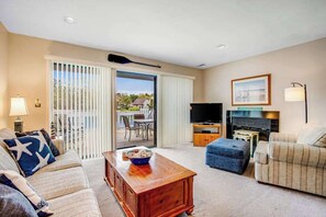 TV, fireplace, DVD player, offices - Sea Colony Tennis 1st floor condo w/ gym, tennis court, and pool (Bethany Beach)