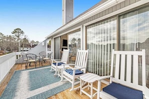 Outdoor dining - 2nd-floor Sea Colony Tennis condo with pool, sauna & basketball court (Bethany Beach)