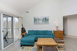 TV, fireplace, DVD player, offices - Sea Colony Tennis 2nd floor condo w/ shared sauna, pool, and basketball court (Bethany Beach)
