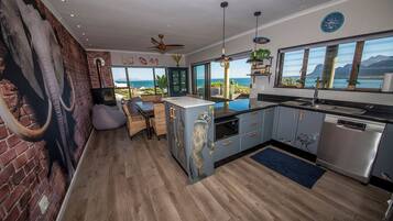 Apartment, 3 Bedrooms, Ocean View | Private kitchen