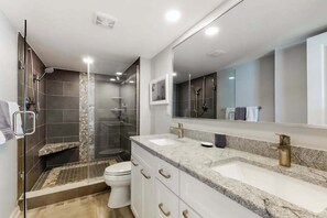 Shower, towels - Sea Colony Ocean 7th floor condo w/free WiFi, tennis court, and elevator (Bethany Beach)
