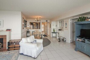 TV, offices - Sea Colony Ocean 2nd floor condo w/ basketball court, pool, and balcony (Bethany Beach)
