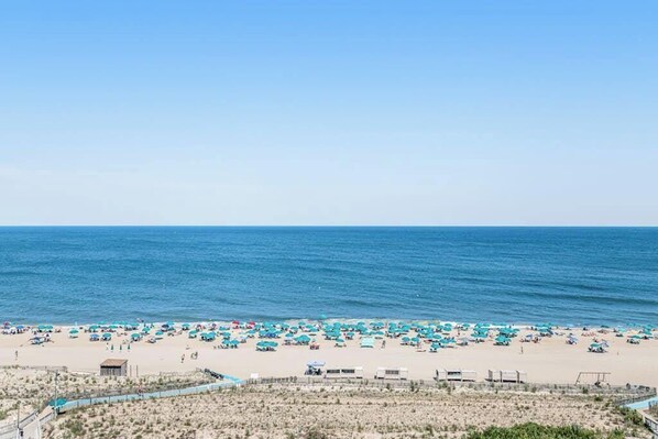 On the beach - Sea Colony Ocean 9th floor condo with balcony, sauna & tennis (Bethany Beach)