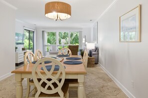 Dining - 505 Tennismaster | 3 Bdrm Townhouse | Dog Friendly | Easy Walk to Beach (Hilton Head Island)