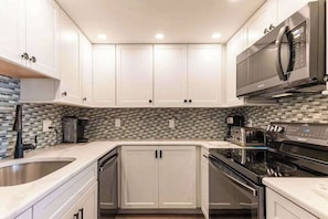 Fridge, microwave, oven, stovetop - Sea Colony oceanfront penthouse w/basketball court, hot tub, pool, tennis & more (Bethany Beach)