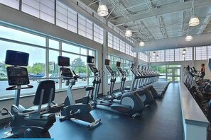 Fitness facility - Sea Colony oceanfront penthouse w/basketball court, hot tub, pool, tennis & more (Bethany Beach)