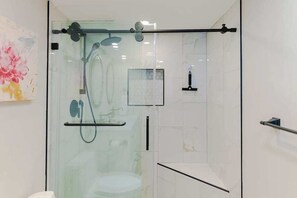 Shower, hair dryer, towels - Sea Colony oceanfront penthouse w/basketball court, hot tub, pool, tennis & more (Bethany Beach)