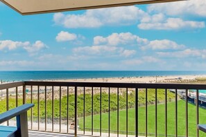 Property grounds - Sea Colony Ocean 4th floor condo w/ free WiFi, gym, and pool (Bethany Beach)