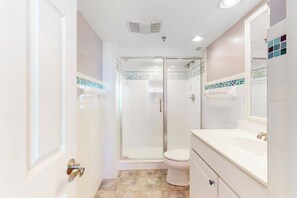 Shower, hair dryer, towels - Sea Colony Ocean 6th-floor condo wit balcony, tennis court, & basketball court (Bethany Beach)