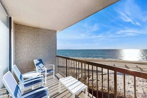 Property grounds - Sea Colony Ocean 6th floor condo w/ basketball court, elevator, and shared sauna (Bethany Beach)