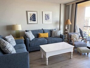 TV, offices - Sea Colony Ocean 8th floor condo w/ pool, balcony, and tennis court (Bethany Beach)