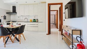 Fridge, microwave, dishwasher - Casa Albule by Rentbeat (Tivoli)
