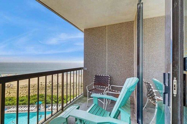 Property grounds - Sea Colony oceanfront 7th floor condo with free WiFi and elevator (Bethany Beach)