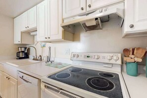 Fridge, microwave, oven, stovetop - Sea Colony Ocean 8th floor condo w/ basketball court, pool, and elevator (Bethany Beach)