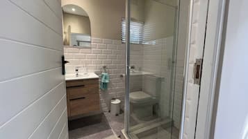 House, 1 Bedroom, Patio, Garden View | Bathroom