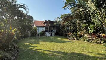 Casa, 1 habitación, patio, vista al jardín | Jardín