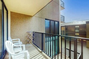 Property grounds - Sea Colony Second-Floor Condo with Shared Gym, Tennis & Elevator (Bethany Beach)