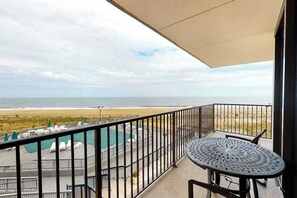 Property grounds - Sea Colony 3rd floor condo w/ shared sauna, gym, pool & ocean view (Bethany Beach)