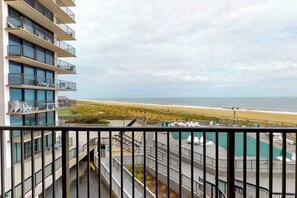 Property grounds - Sea Colony 3rd floor condo w/ shared sauna, gym, pool & ocean view (Bethany Beach)