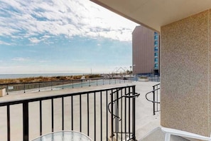 Property grounds - Sea Colony Ocean 1st floor condo w/ tennis court, balcony, and pool (Bethany Beach)