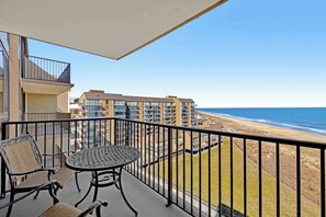 Property grounds - Sea Colony Ocean 8th floor condo w/ pool, free WiFi, & basketball court (Bethany Beach)