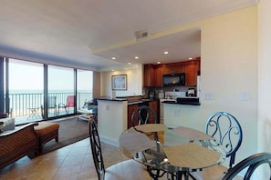 Dining - Sea Colony Ocean 7th floor condo w/ free WiFi, shared sauna, and pool (Bethany Beach)