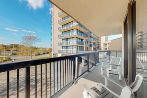 Terrace/patio - Sea Colony Ocean 1st floor condo with basketball court, elevator, & sauna (Bethany Beach)