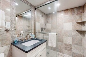 Shower, towels - Sea Colony oceanfront 6th floor condo w/ elevator, gym, and ocean views (Bethany Beach)