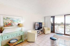 TV, DVD player, offices - Sea Colony Ocean 1st floor condo w/ basketball court, tennis court, & WiFi (Bethany Beach)