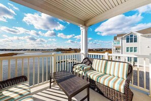 Terrace/patio - Laguna Bay 2nd-floor condo on the bay with pool & balcony - near dining (Selbyville)