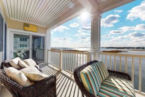 Terrace/patio - Laguna Bay 2nd-floor condo on the bay with pool & balcony - near dining (Selbyville)