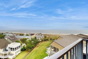 Property grounds - Sea Colony 6th floor condo w/ balcony, shared tennis court & partial ocean view (Bethany Beach)