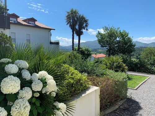 Prenez de la hauteur dans résidence de standing aves piscine !