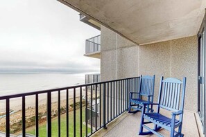 Property grounds - Sea Colony Ocean 14th floor condo with elevator, WiFi, and basketball court (Bethany Beach)