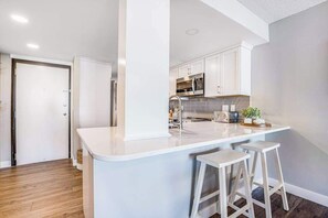 Fridge, microwave, oven, stovetop - Sea Colony 1st floor condo w/ tennis court, shared sauna & balcony w/ ocean view (Bethany Beach)