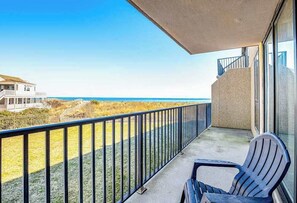 Terrace/patio - Sea Colony 1st floor condo w/ tennis court, shared sauna & balcony w/ ocean view (Bethany Beach)