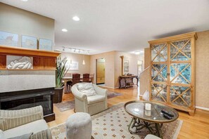 TV, fireplace, DVD player, offices - Sea Colony Tennis townhouse w/ shared pools, basketball court & free WiFi (Bethany Beach)
