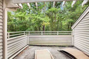 Terrace/patio - Sea Colony Tennis townhouse w/ shared pools, basketball court & free WiFi (Bethany Beach)