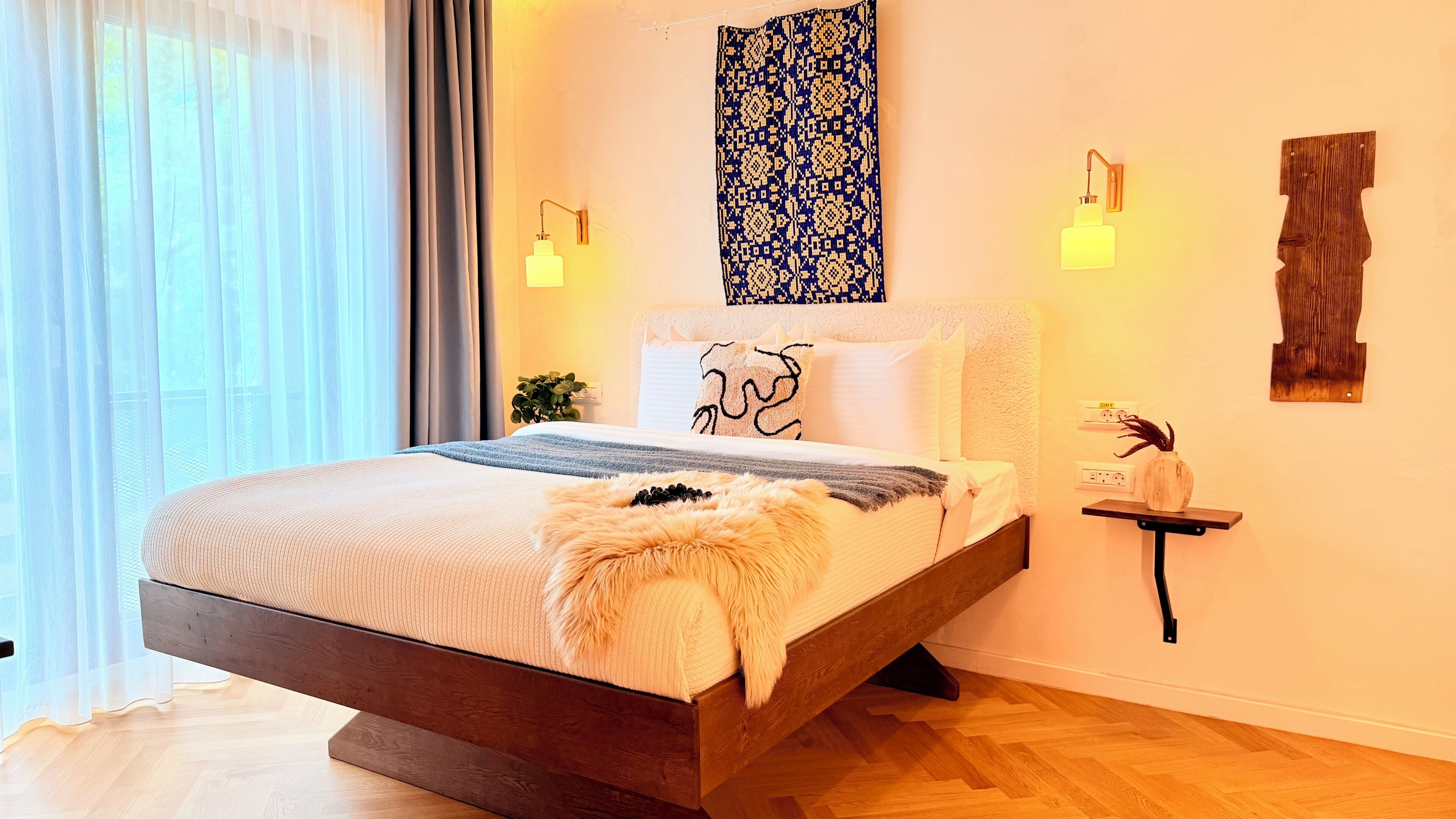 Comfort Studio, 1 Queen Bed, Non Smoking, Private Bathroom | Blackout drapes, iron/ironing board, free WiFi