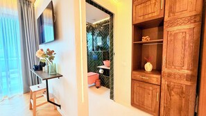 Cortinas blackout, tabla de planchar con plancha y wifi gratis 