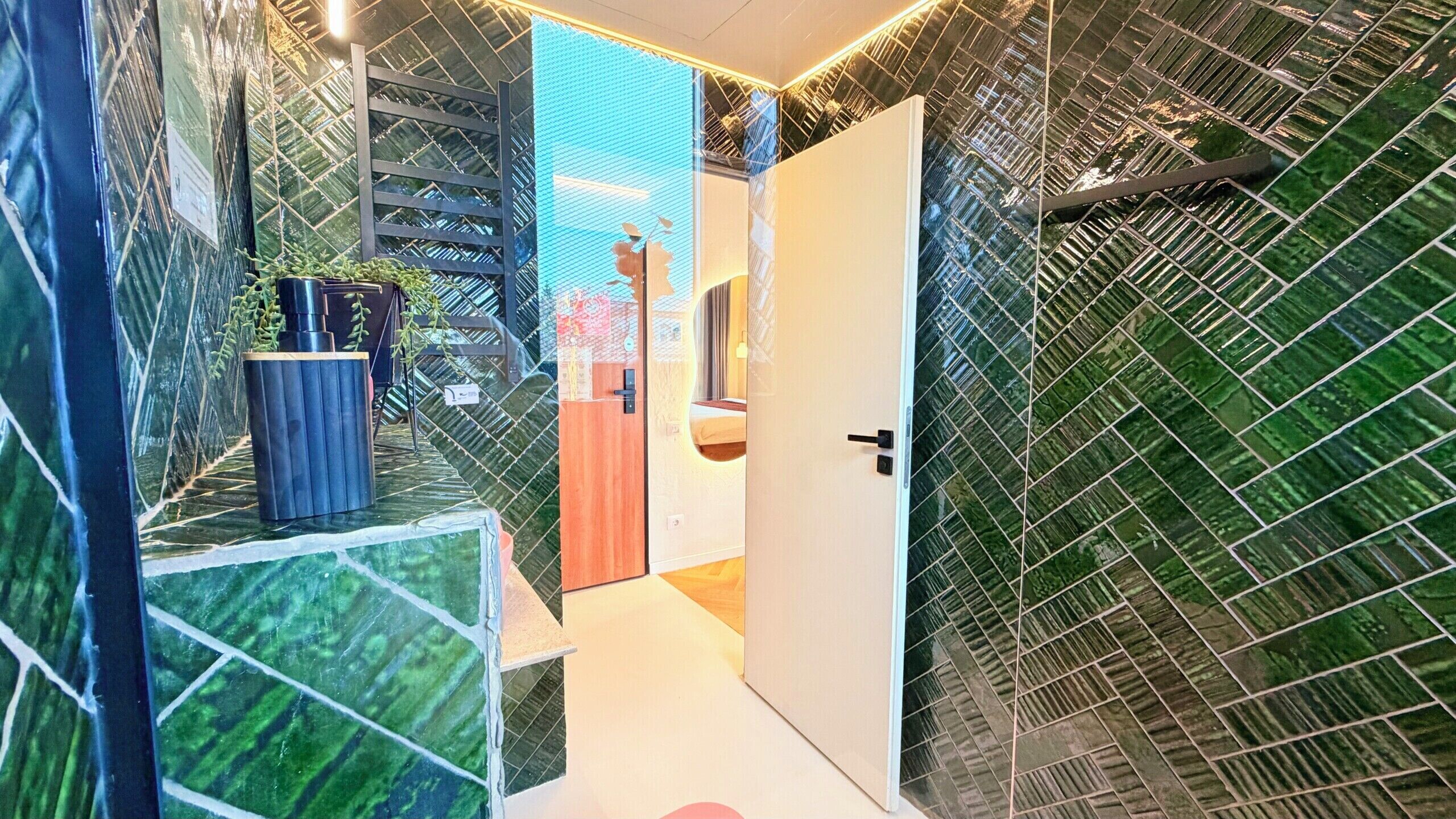 Studio Comfort, 1 Tempat Tidur Queen, Bebas Asap Rokok, kamar mandi pribadi | Kamar mandi | Shower, perlengkapan mandi gratis, pengering rambut, dan handuk