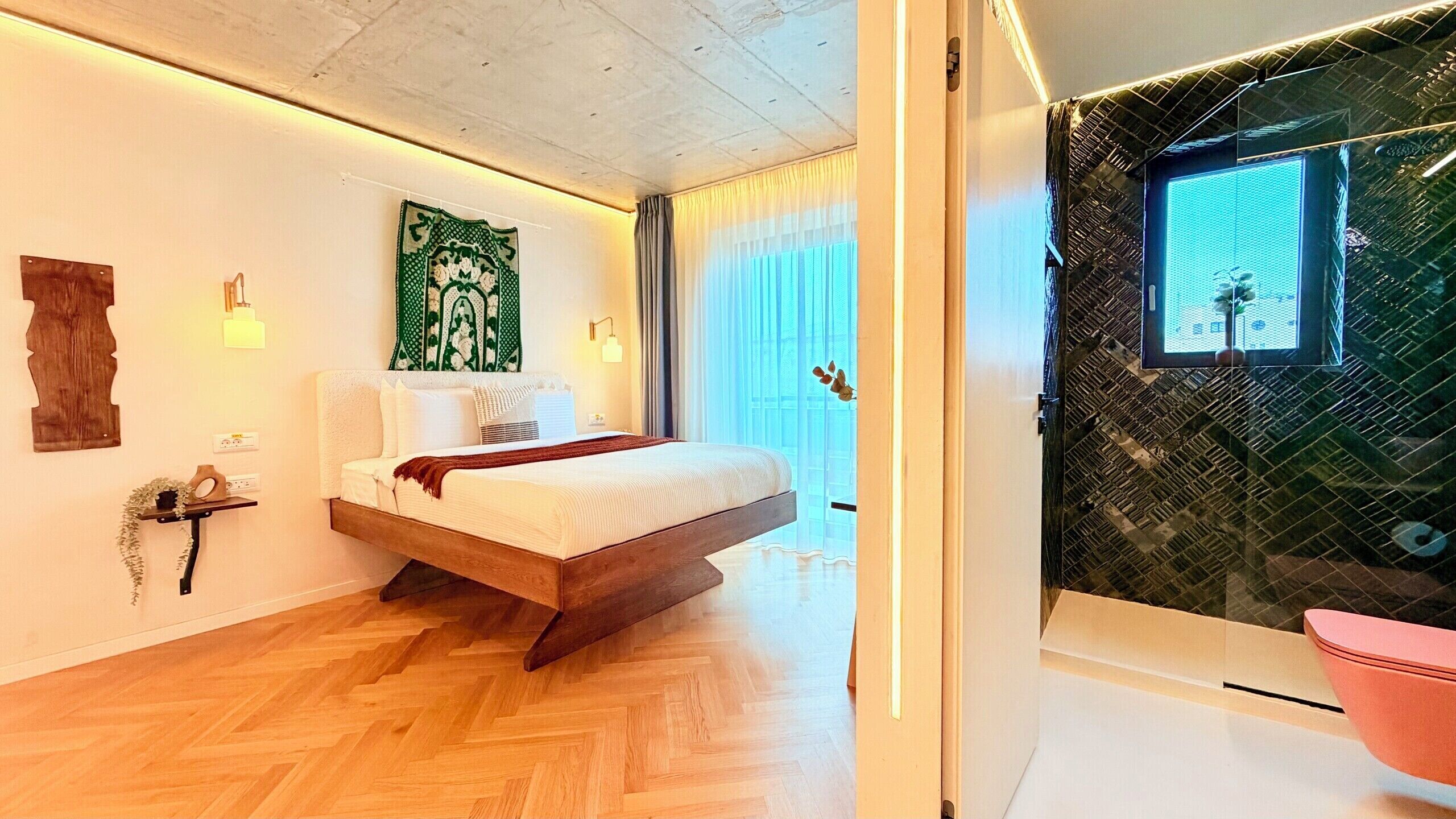 Comfort Studio, 1 Queen Bed, Non Smoking, Private Bathroom | Blackout drapes, iron/ironing board, free WiFi