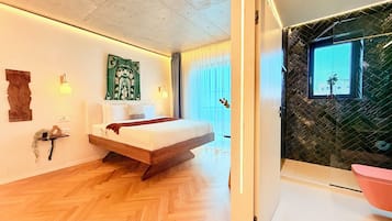 Comfort Studio, 1 Queen Bed, Non Smoking, Private Bathroom | Blackout drapes, iron/ironing board, free WiFi