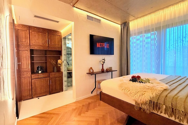Cortinas blackout, tabla de planchar con plancha y wifi gratis