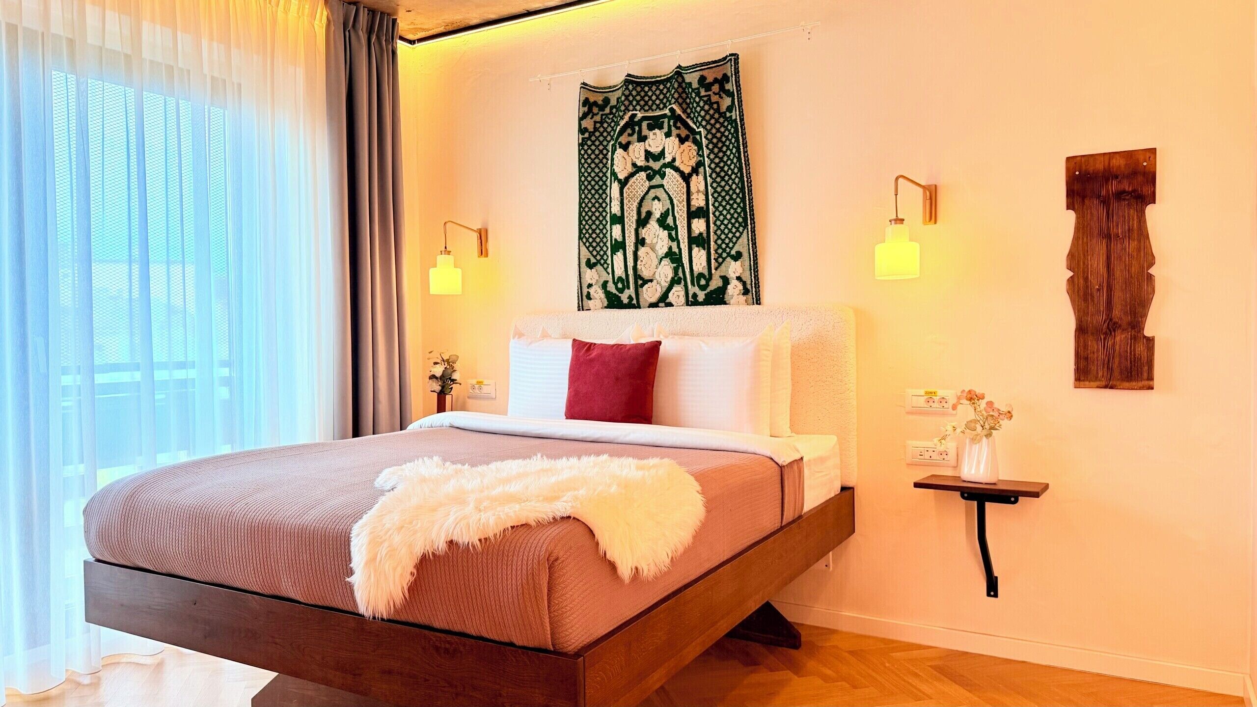 Comfort Studio, 1 Queen Bed, Non Smoking, Private Bathroom | Blackout drapes, iron/ironing board, free WiFi, bed sheets
