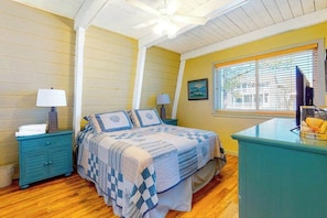Iron/ironing board, WiFi, bed sheets - Downtown Bethany Beach house w/ free WiFi, gas grill and outside shower (Bethany Beach)
